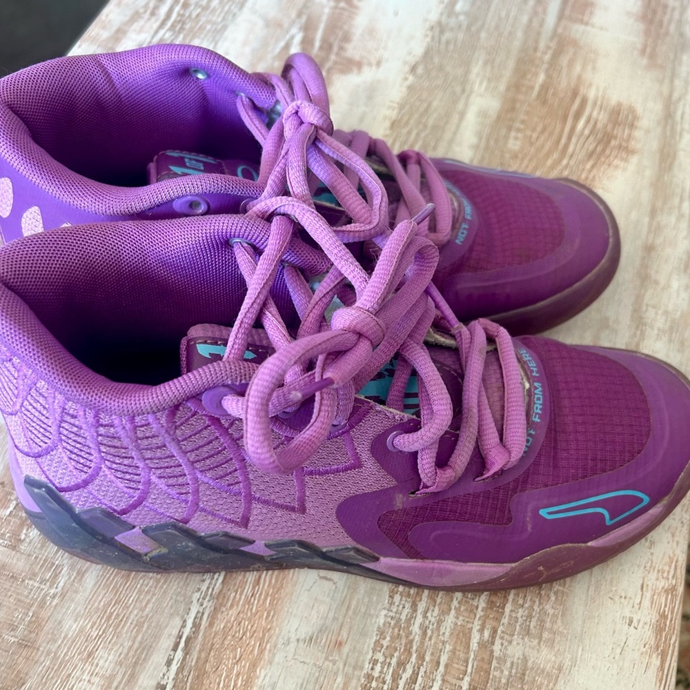 Men’s size 6.5 Melo Ball 1’s basketball shoes.
